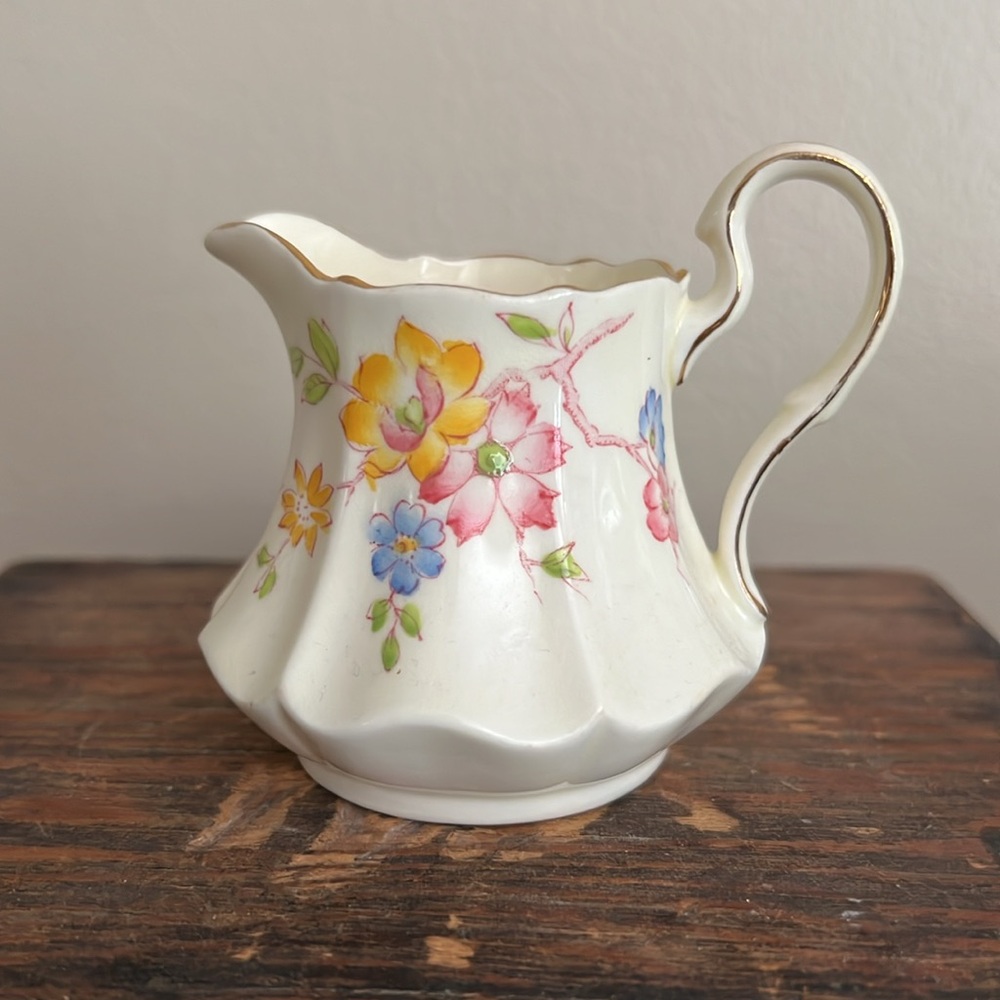 VTG | English Fine China Creamer - Picture 2 of 7